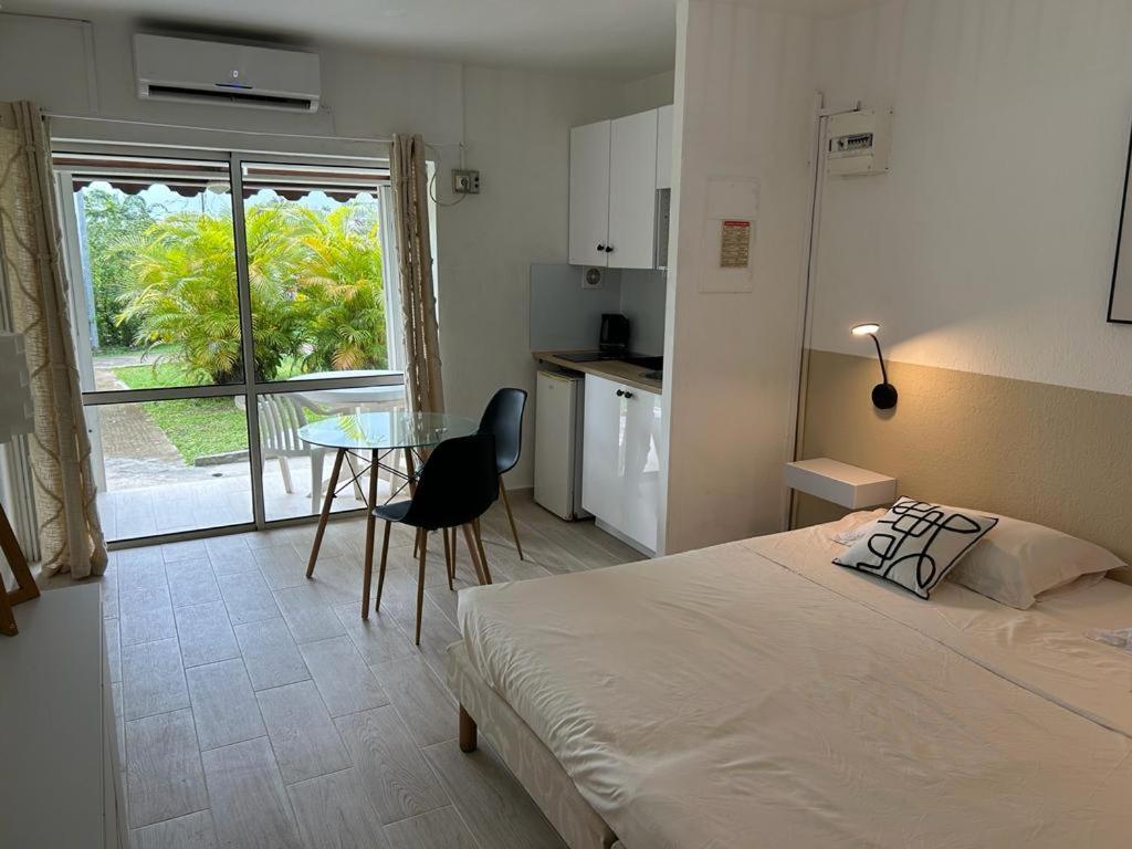 Superbe Studio Avec Piscine, Au Coeur De La Marina! Village Soleil ! Proche Aeroport & Ferry Ле Госие Екстериор снимка