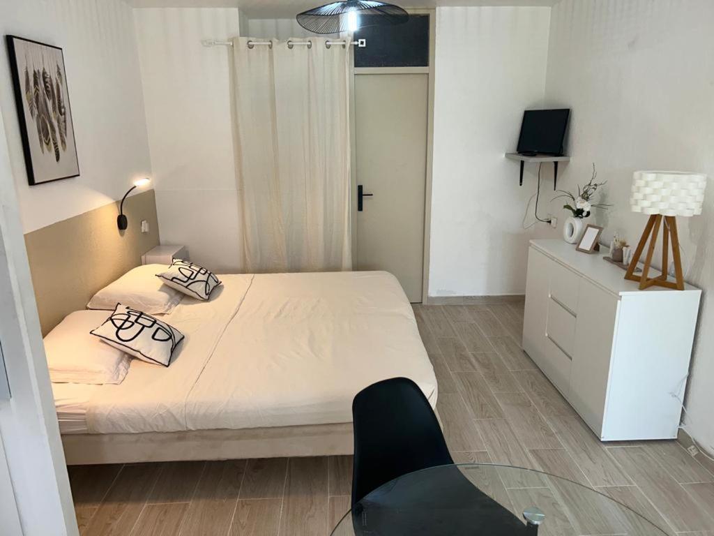 Superbe Studio Avec Piscine, Au Coeur De La Marina! Village Soleil ! Proche Aeroport & Ferry Ле Госие Екстериор снимка