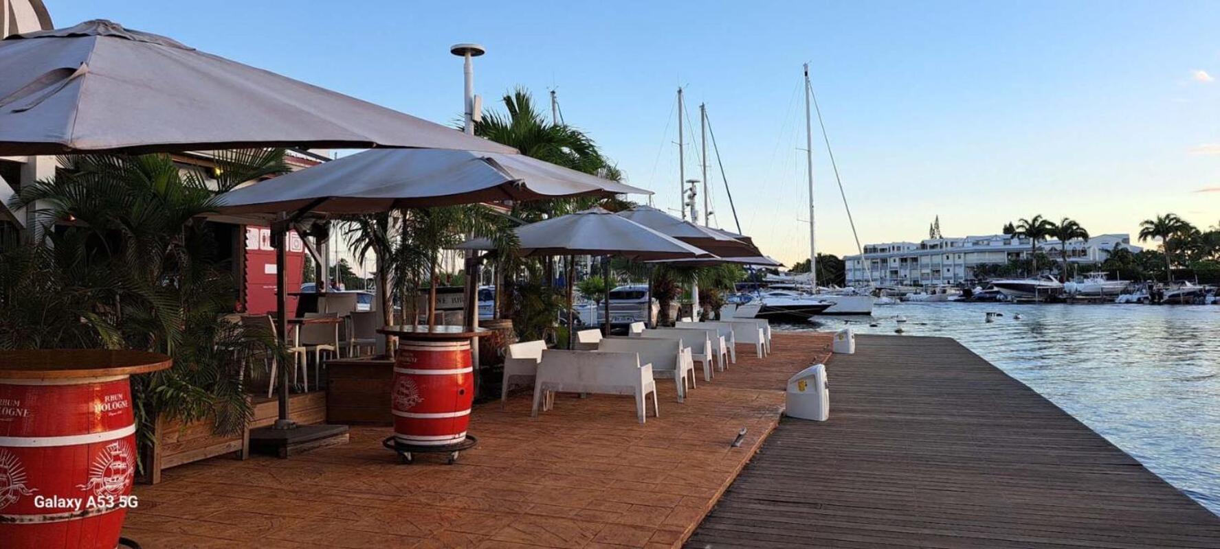 Superbe Studio Avec Piscine, Au Coeur De La Marina! Village Soleil ! Proche Aeroport & Ferry Ле Госие Екстериор снимка